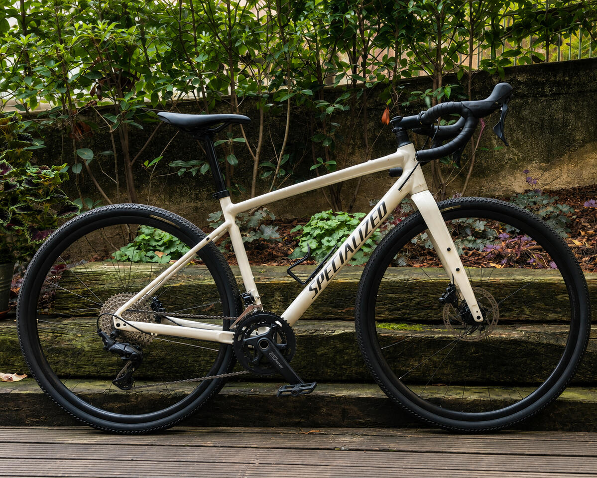 Specialized Diverge Gravel Bike Specialized Diverge gravel bike available for rental on Lake Maggiore
